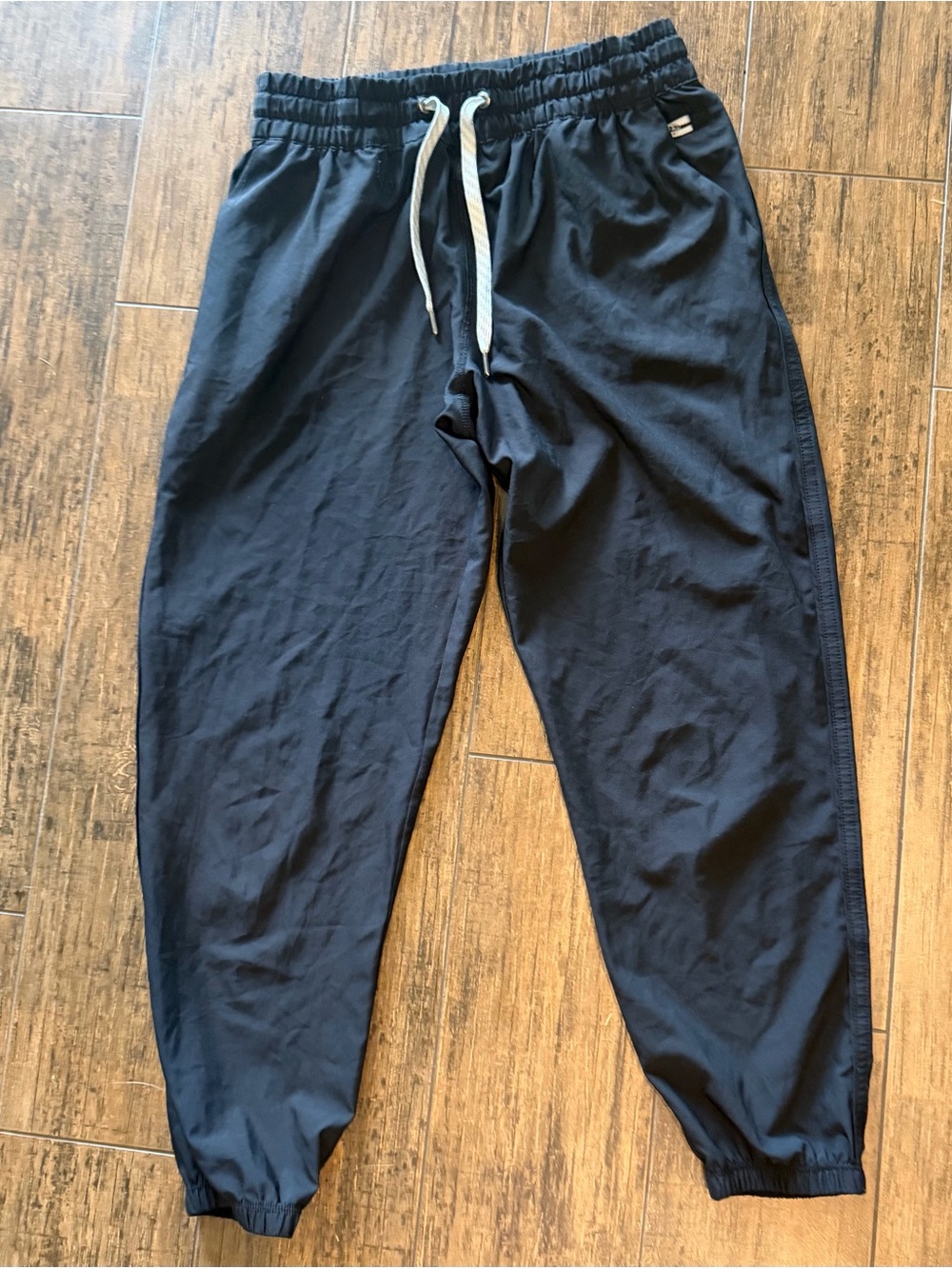 Vuori joggers lightweight black fabric and a white drawstring Small